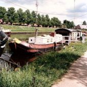 ingezonden door Bert Fokkema - Tientallen jaren lag het skûtsje als woonschip in het Almelose kanaal in Zwolle