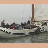 afkomstig van www.nieuweliefdeverhuur.nl - Geschikt voor varen en zeilen met gezelschappen van 10 tot max. 45 personen.
